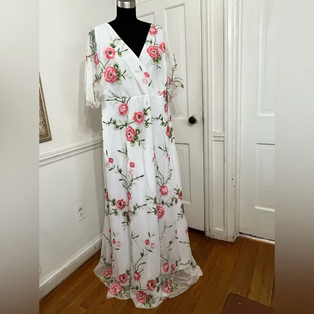 Kiyonna Floral V-Neck Wedding Dress - Picture 3 of 16